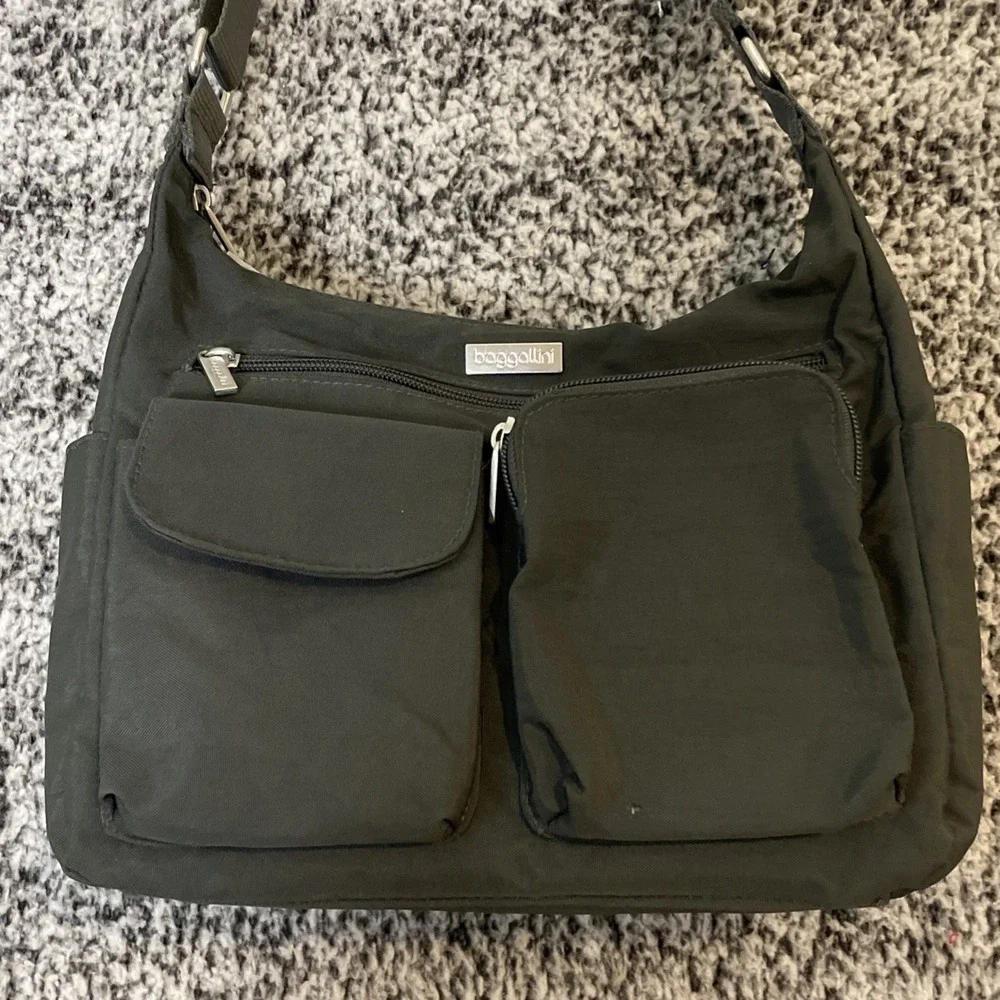 Baggallini Womens Medium Crossbody Bag Grey Nylon Multi Pocket Travel‎ Purse